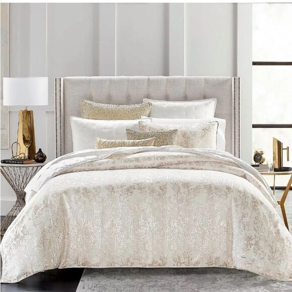 - Hudson Park Collection
Foglia Standard Sham Gold - Picture 2 of 3